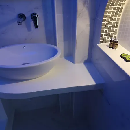 Zeus Aparthotel 3*